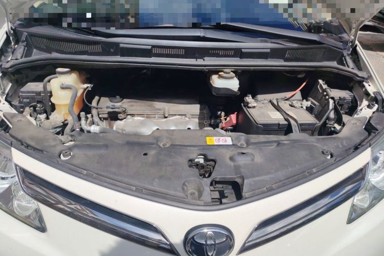 Used Toyota Previa  Engine Bay