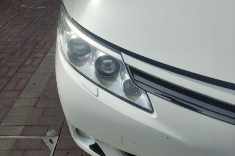 Used Toyota Previa  Right Front Headlight