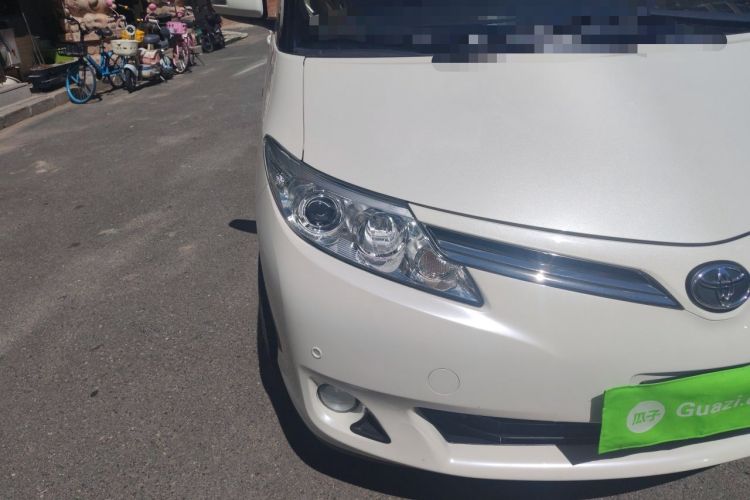 Used Toyota Previa  Right Front Headlight