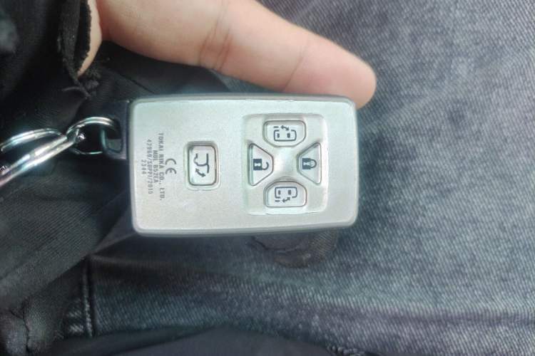 Used Toyota Previa  Vehicle Key