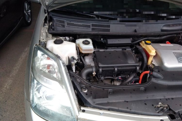 Used Toyota Prius 2005 1.5L Fabric-Seated Version Engine Bay Right