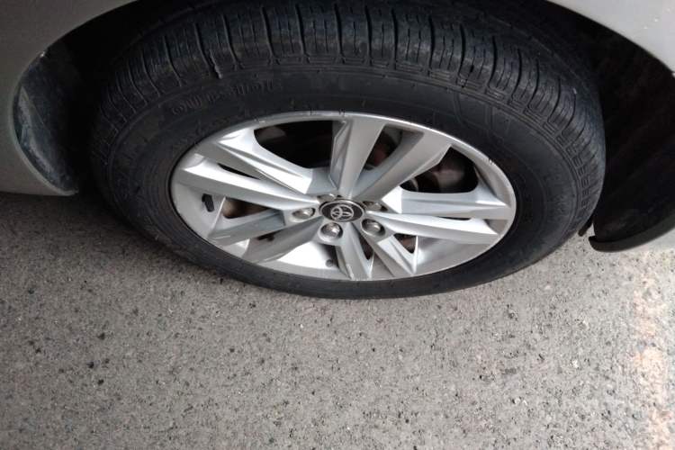 Used Toyota Prius 2005 1.5L Fabric-Seated Version Right Front Wheel Hub