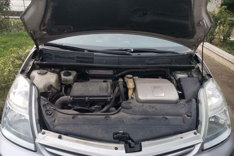 Used Toyota Prius 2006 1.5L Leather-Trimmed Navigation Version Engine Bay