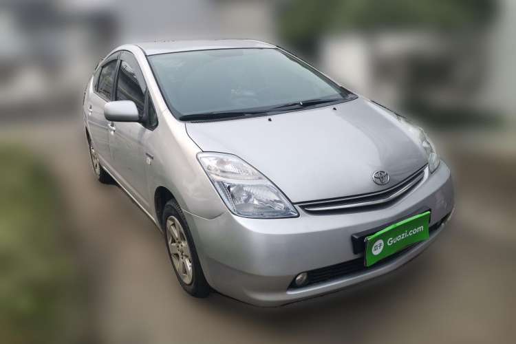 Used Toyota Prius 2006 1.5L Leather-Trimmed Navigation Version Front Right 45 Deg