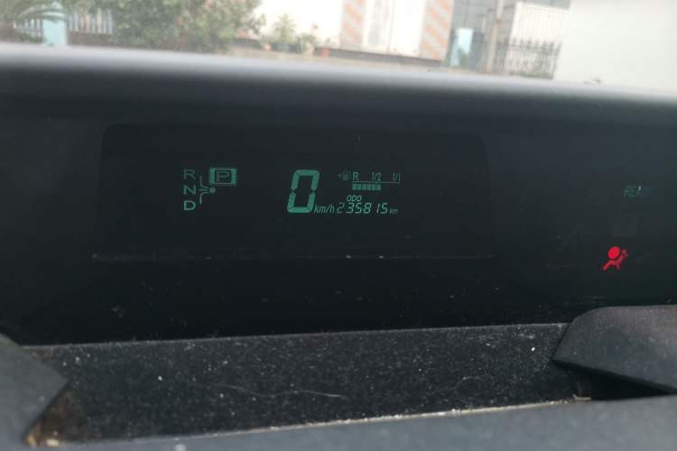 Used Toyota Prius 2006 1.5L Leather-Trimmed Navigation Version Odometer Close Up