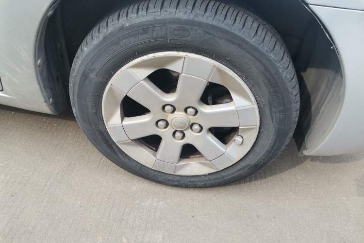 Used Toyota Prius 2006 1.5L Leather-Trimmed Navigation Version Right Front Wheel Hub