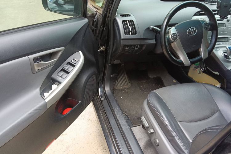 Used Toyota Prius 2012 1.8L Luxury Edition Interior 3