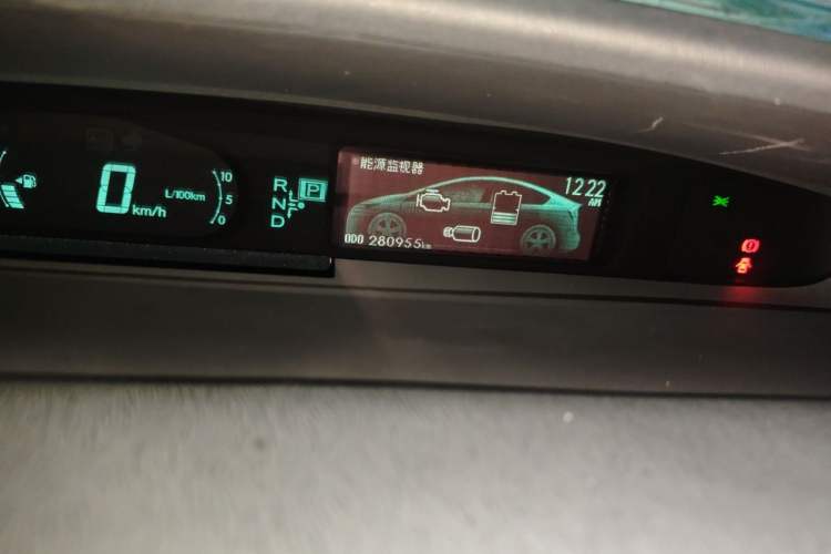 Used Toyota Prius 2012 1.8L Luxury Advanced Edition Odometer Close Up