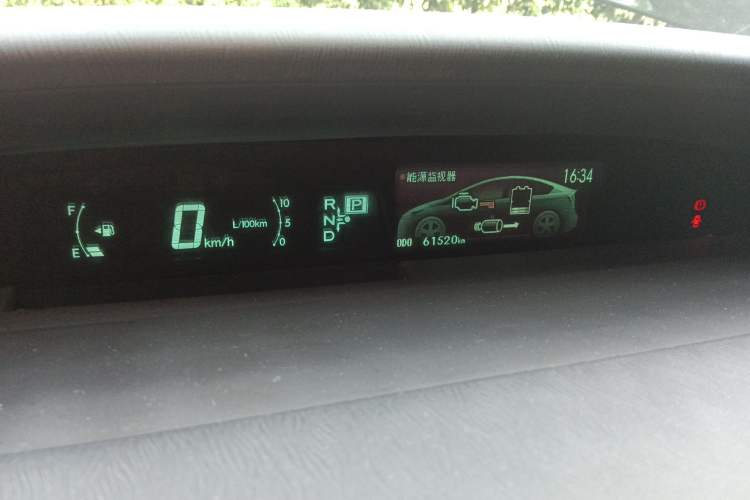 Used Toyota Prius 2012 1.8L Luxury Edition Odometer Close Up