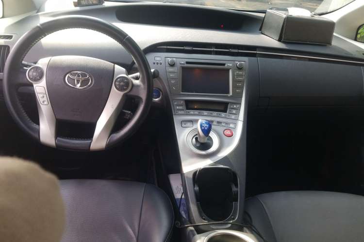 Used Toyota Prius 2012 1.8L Luxury Advanced Edition Center Console