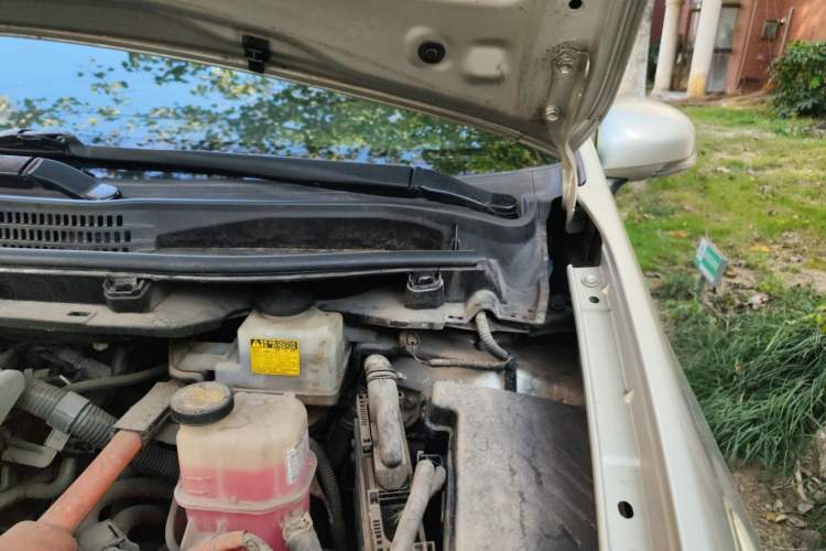 Used Toyota Prius 2012 1.8L Luxury Edition Engine Bay Left