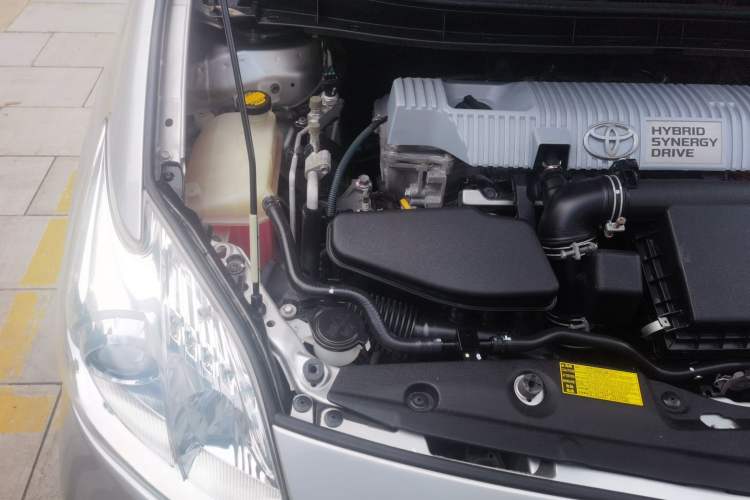 Used Toyota Prius 2012 1.8L Luxury Advanced Edition Engine Bay Right