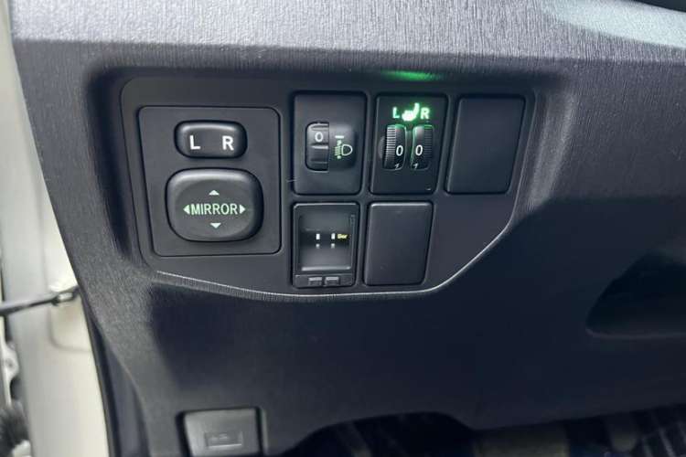 Used Toyota Prius 2012 1.8L Luxury Edition Interior 10