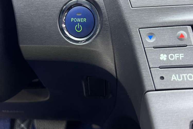Used Toyota Prius 2012 1.8L Luxury Edition Interior 5