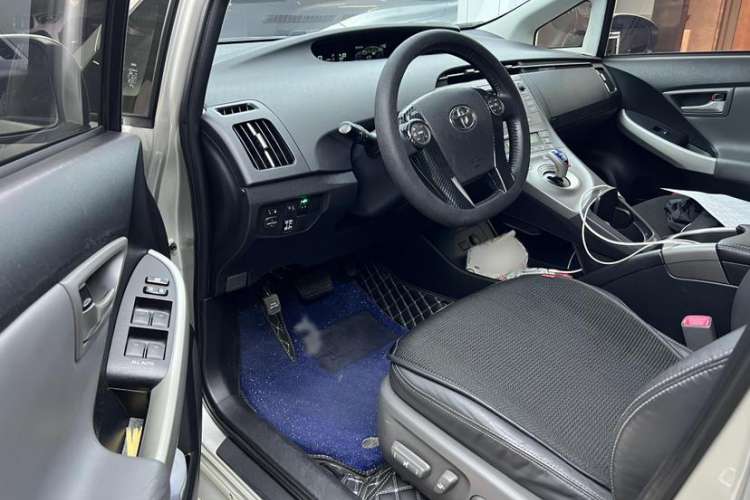 Used Toyota Prius 2012 1.8L Luxury Edition Interior 6