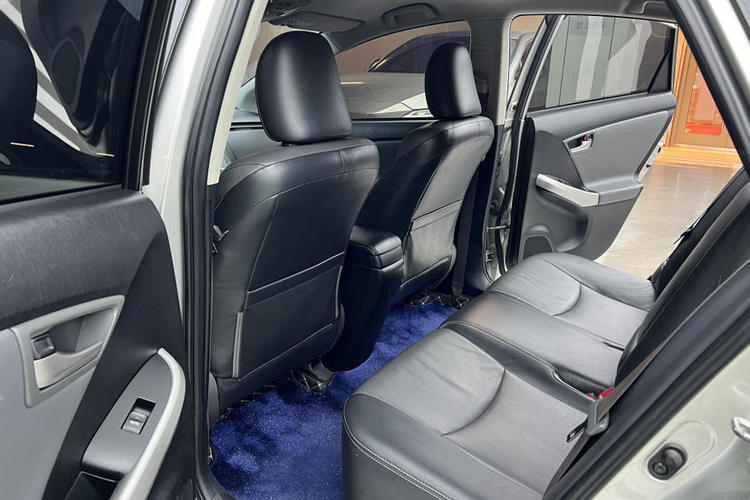 Used Toyota Prius 2012 1.8L Luxury Edition Interior 7