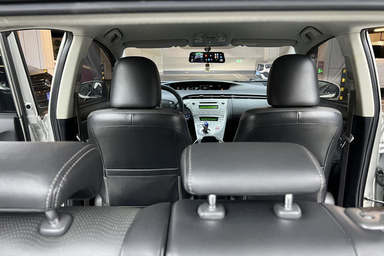 Used Toyota Prius 2012 1.8L Luxury Edition Interior 9