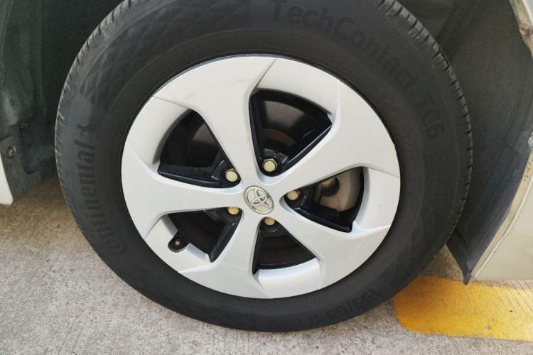 Used Toyota Prius 2012 1.8L Luxury Edition Right Front Wheel Hub
