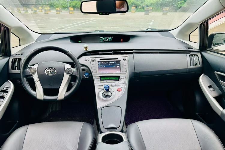 Used Toyota Prius 2012 1.8L Luxury Advanced Edition Center Console