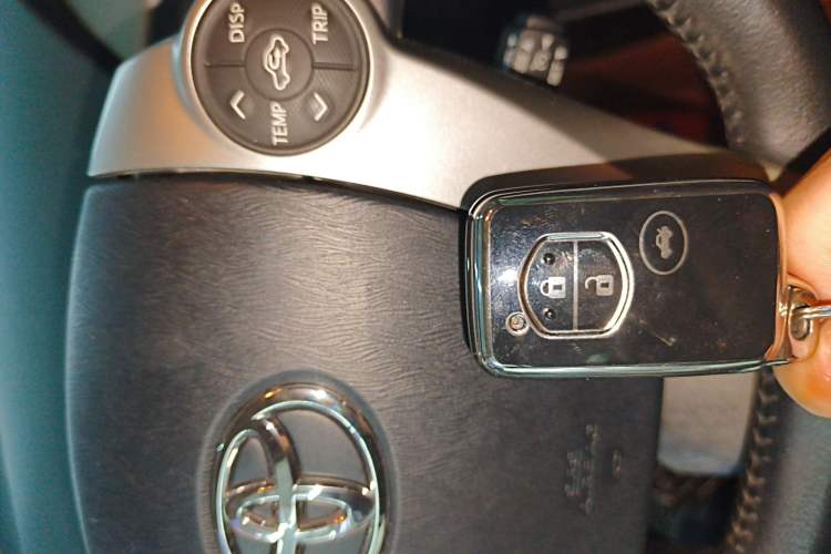 Used Toyota Prius 2012 1.8L Luxury Advanced Edition Interior 1