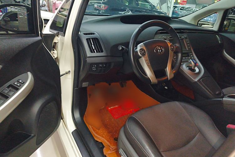 Used Toyota Prius 2012 1.8L Luxury Advanced Edition Interior 3