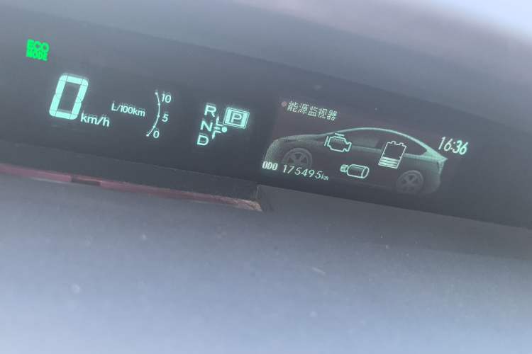 Used Toyota Prius 2012 1.8L Standard Edition Odometer Close Up