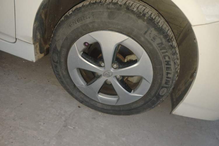 Used Toyota Prius 2012 1.8L Luxury Advanced Edition Right Front Wheel Hub