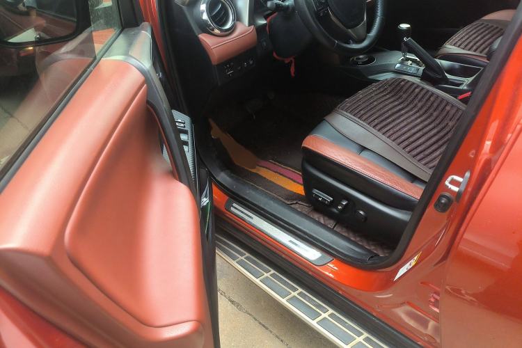 Used Toyota RAV4 2013 2.5L Automatic 4x4 Prestige Edition Interior 3