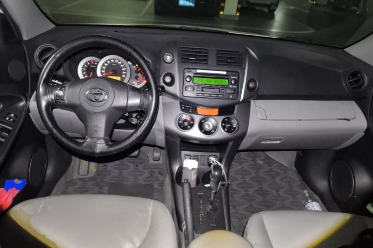 Used Toyota RAV4 2006 2.4 Luxury Model Center Console