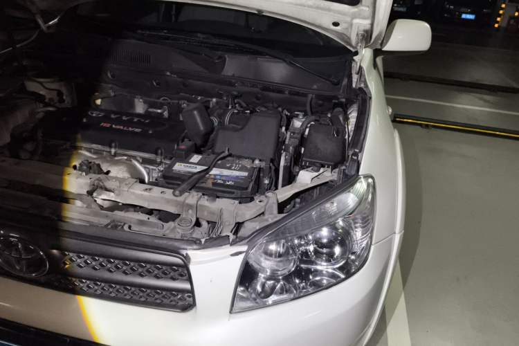 Used Toyota RAV4 2006 2.4 Luxury Model Engine Bay Left