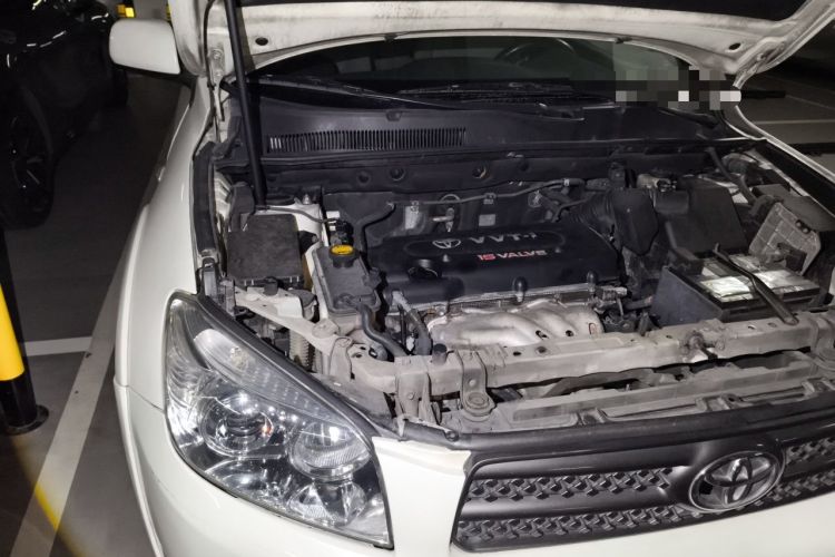 Used Toyota RAV4 2006 2.4 Luxury Model Engine Bay Right