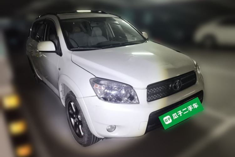 Used Toyota RAV4 2006 2.4 Luxury Model Front Right 45 Deg