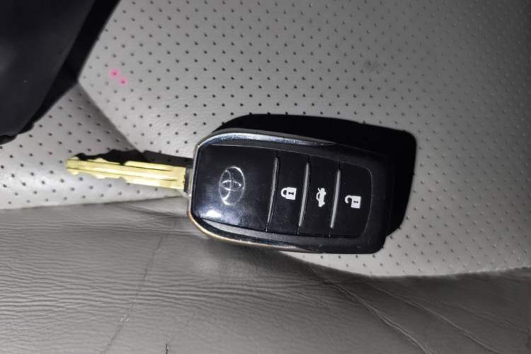 Used Toyota RAV4 2006 2.4 Luxury Model Vehicle Key