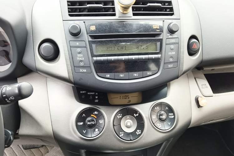 Used Toyota RAV4 2009 2.0L Automatic Luxury Edition Audio And AC Panel
