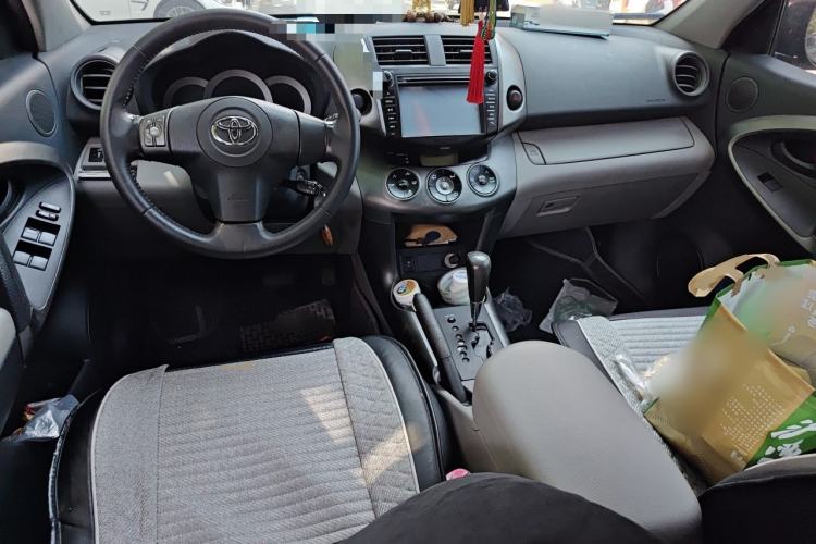Used Toyota RAV4 2009 2.0L Automatic Luxury Edition Center Console