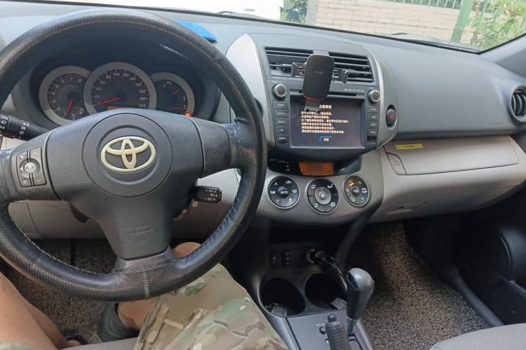 Used Toyota RAV4 2009 2.4L Automatic Luxury Navigation Edition Center Console