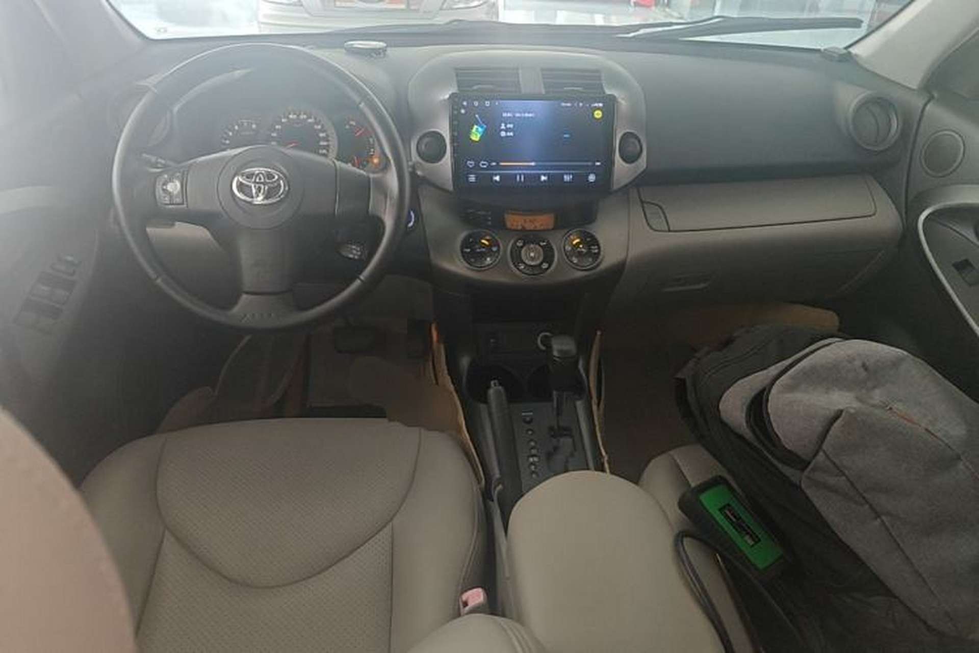 Used Toyota RAV4 2009 2.0L Automatic Luxury Edition Center Console