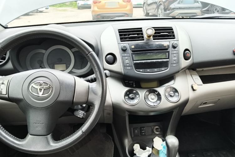 Used Toyota RAV4 2009 2.0L Automatic Luxury Edition Center Console
