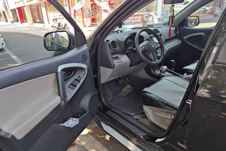 Used Toyota RAV4 2009 2.0L Automatic Luxury Edition Driver Seat