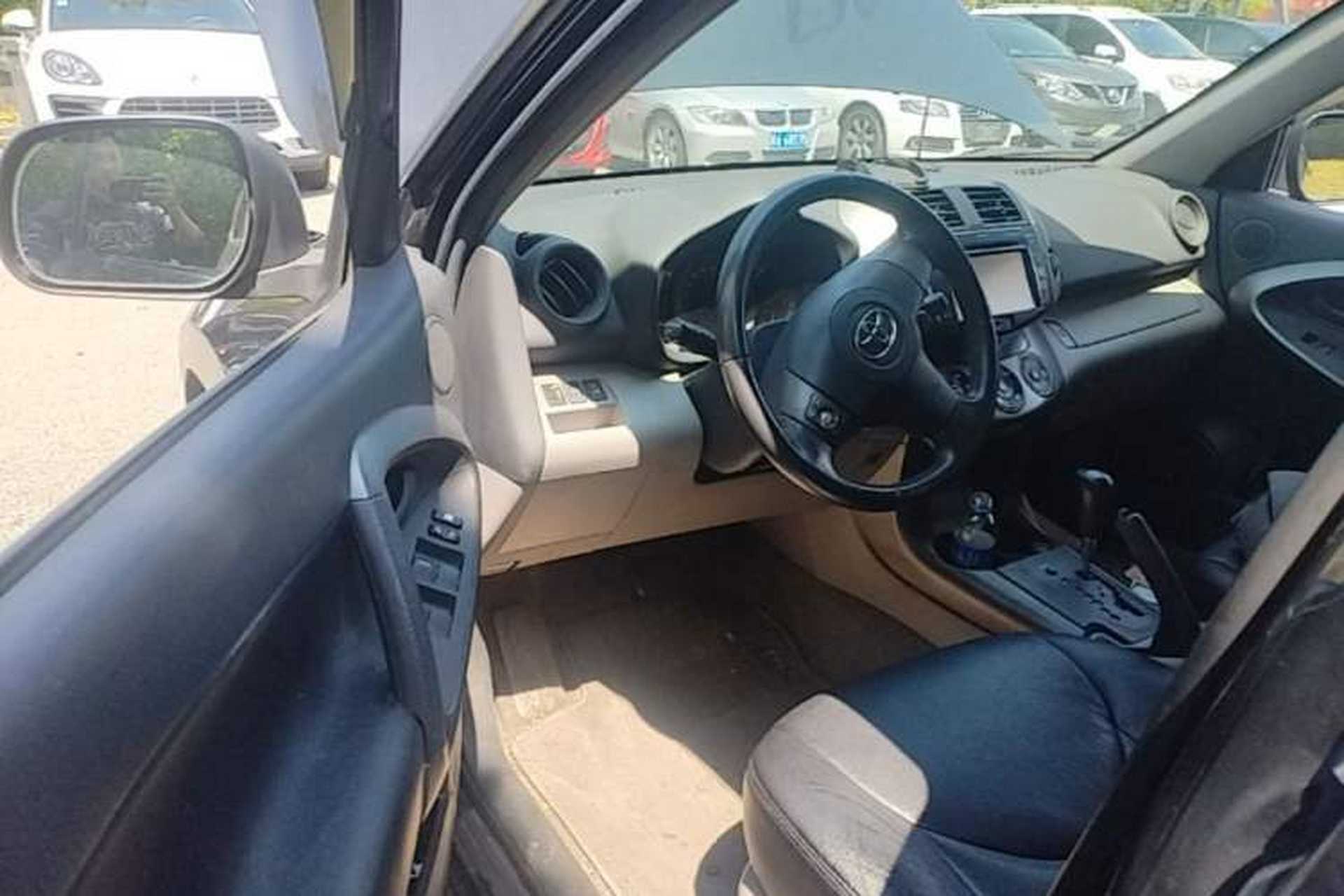 Used Toyota RAV4 2009 2.0L Automatic Luxury Edition Driver Seat