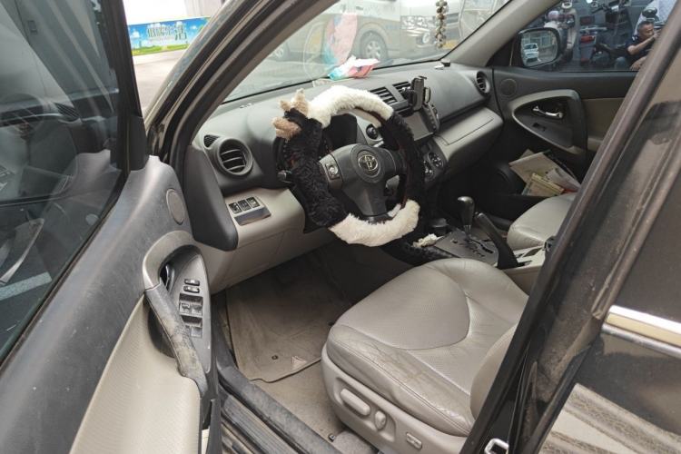 Used Toyota RAV4 2009 2.4L Automatic Luxury Edition Driver Seat