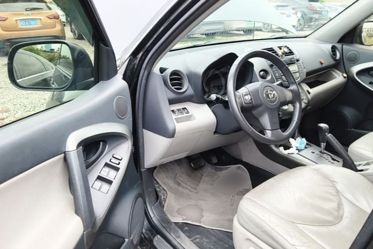 Used Toyota RAV4 2009 2.0L Automatic Luxury Edition Driver Seat