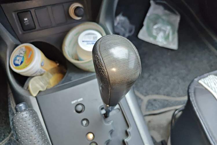 Used Toyota RAV4 2009 2.0L Automatic Luxury Edition Gear Lever