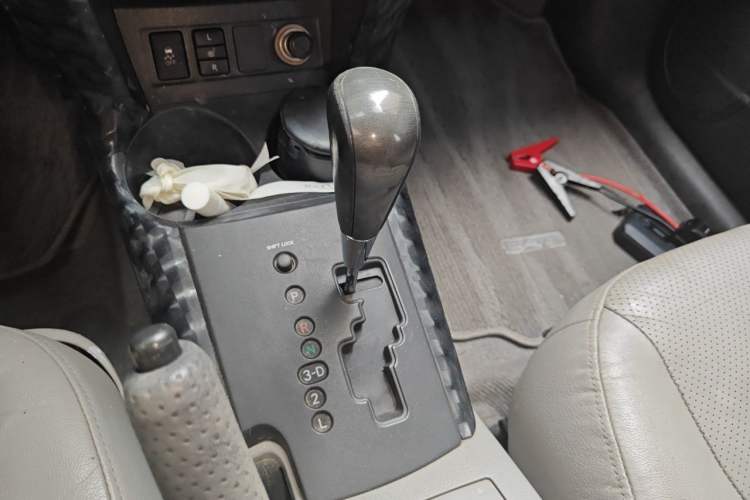 Used Toyota RAV4 2009 2.4L Automatic Luxury Edition Gear Lever