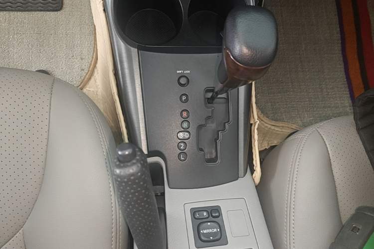 Used Toyota RAV4 2009 2.0L Automatic Luxury Edition Gear Lever