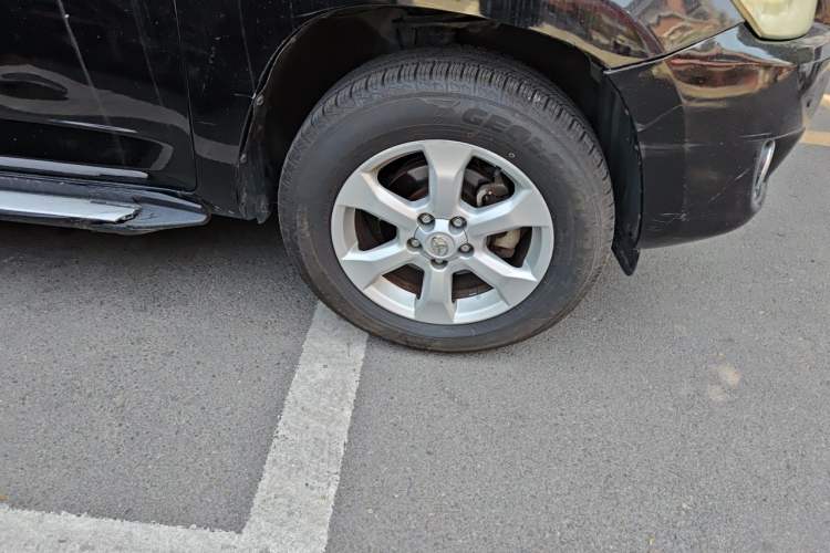 Used Toyota RAV4 2009 2.0L Automatic Luxury Edition Right Front Wheel Hub