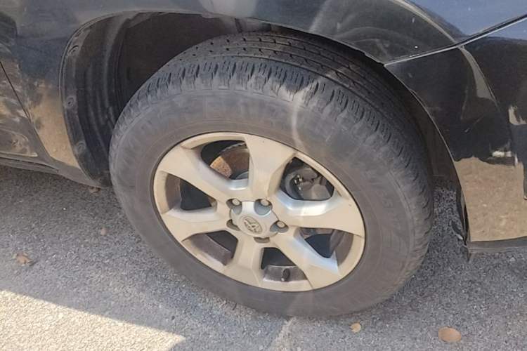 Used Toyota RAV4 2009 2.0L Automatic Luxury Edition Right Front Wheel Hub