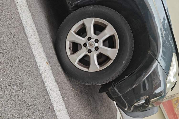 Used Toyota RAV4 2009 2.4L Automatic Luxury Edition Right Front Wheel Hub