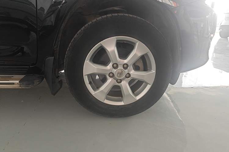 Used Toyota RAV4 2009 2.0L Automatic Luxury Edition Right Front Wheel Hub