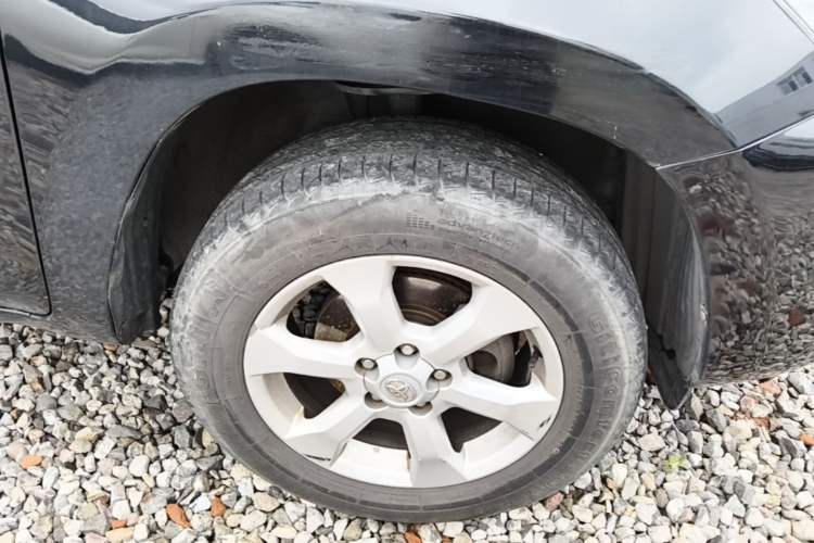 Used Toyota RAV4 2009 2.0L Automatic Luxury Edition Right Front Wheel Hub